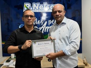 Hoje-entreguei-Mocoes-de-Aplauso-aos-policiais-militares-do-Batalhao-da-Policia-Militar-de-Oiap-3-300x225 📰 Policiais Militares de Oiapoque Recebem Moções de Aplauso por Atos de Bravura