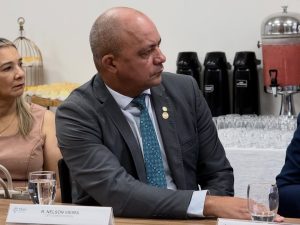 Participei-do-Cafe-da-Manha-de-Agradecimento-promovido-pelo-presidente-do-Tribunal-de-Justica-do-1-300x225 ☕ Notícias: Fortalecendo Laços - Judiciário e Legislativo do Amapá Juntos pela Justiça