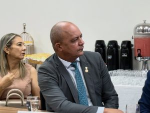 Participei-do-Cafe-da-Manha-de-Agradecimento-promovido-pelo-presidente-do-Tribunal-de-Justica-do-5-300x225 ☕ Notícias: Fortalecendo Laços - Judiciário e Legislativo do Amapá Juntos pela Justiça