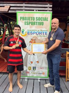 Participei-da-entrega-de-certificados-e-medalhas-aos-destaques-de-2025-do-Projeto-Social-Esporti-225x300 Esporte e Inclusão: Projeto Social premia destaques de 2025 com entrega de medalhas e certificados
